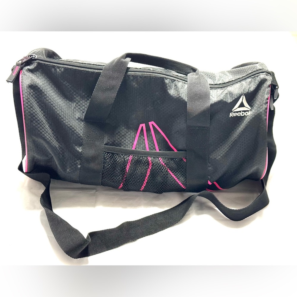 Reebok Duffel Bag/‎ Gym/ Carry On Black Pink Logo Shoulder Strap